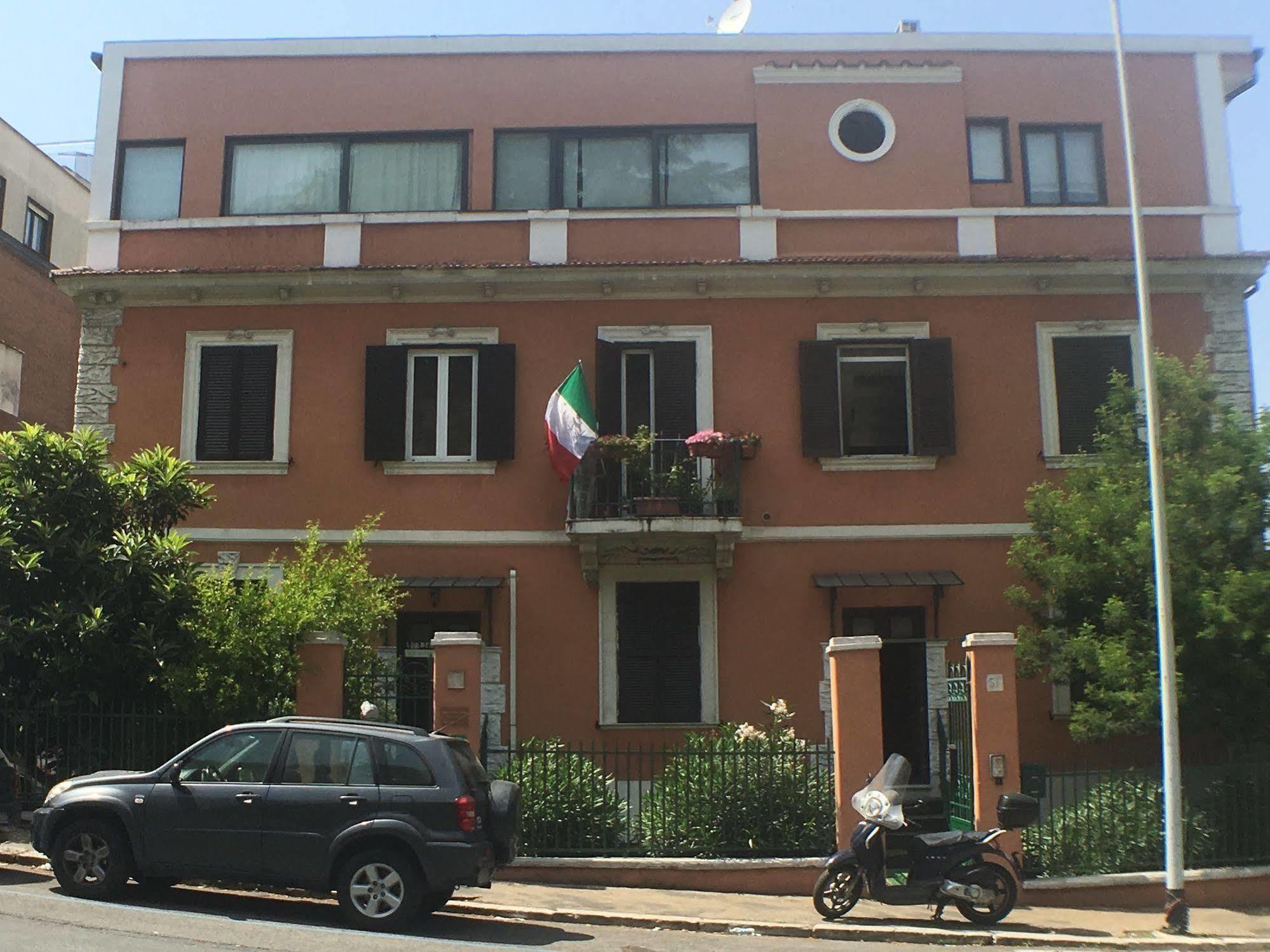 Vatican Garden House 2*
